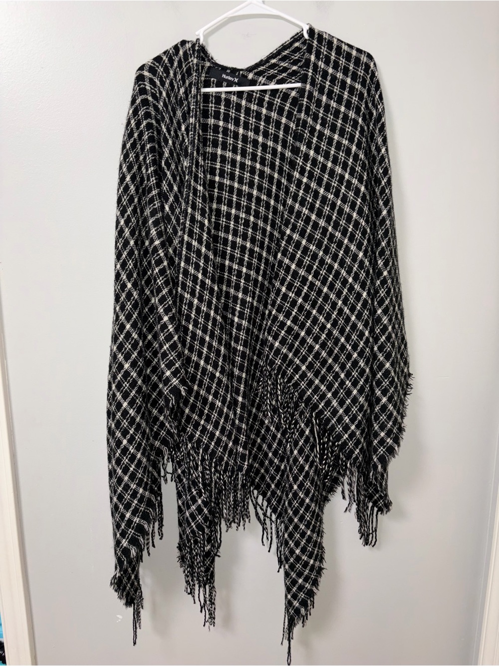 Hurley Black & White Plaid Knit Shawl‎ Wrap Poncho Fringe OS